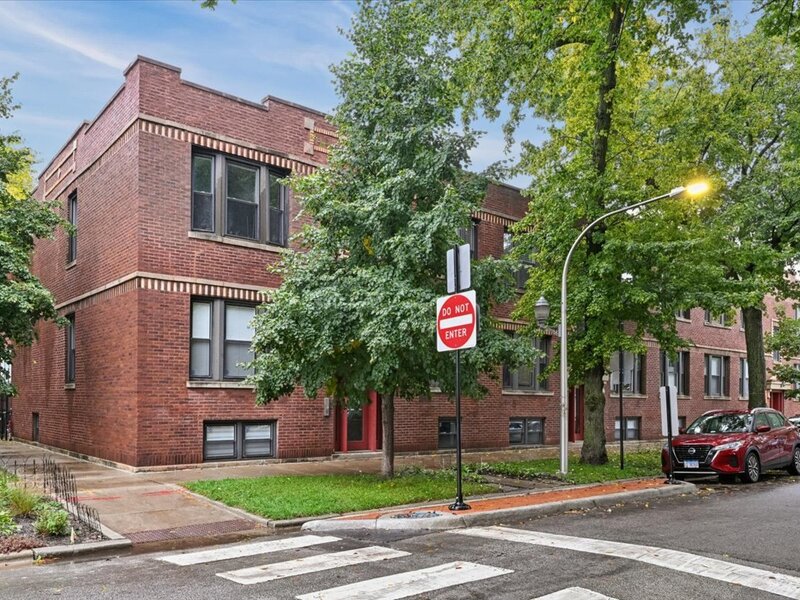 2920 W Berteau Avenue Chicago IL 60618