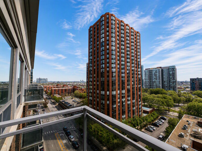 1 E 8th Street Chicago IL 60605
