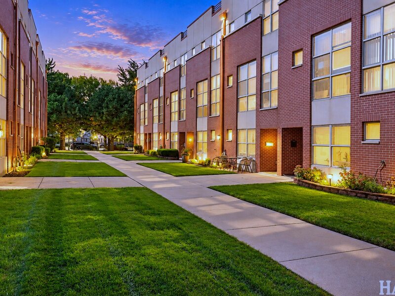 6957 N Western Avenue Chicago IL 60645