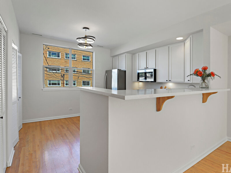 6957 N Western Avenue Chicago IL 60645