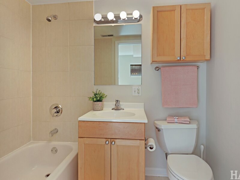 6957 N Western Avenue Chicago IL 60645