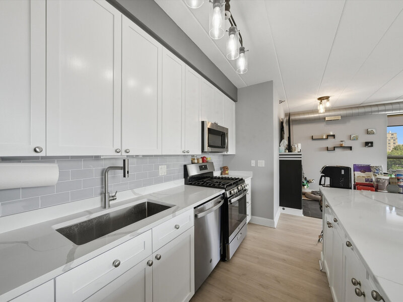 1100 W Montrose Avenue Chicago IL 60613