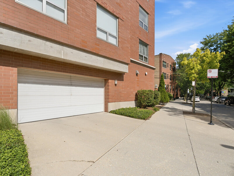 1100 W Montrose Avenue Chicago IL 60613