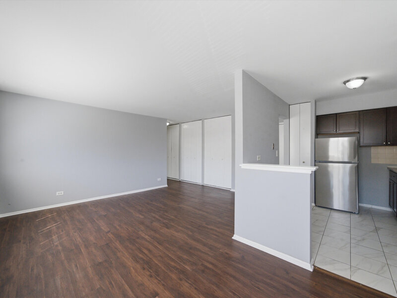7320 N Rogers Avenue Chicago IL 60626