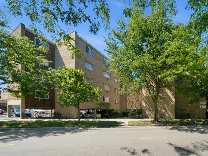7320 N Rogers Avenue Chicago IL 60626