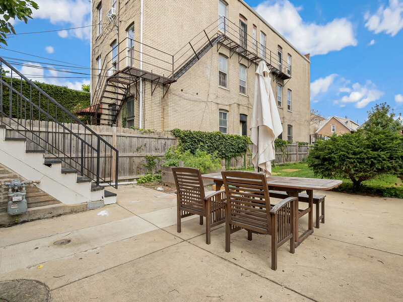 941 W 32nd Street Chicago IL 60608