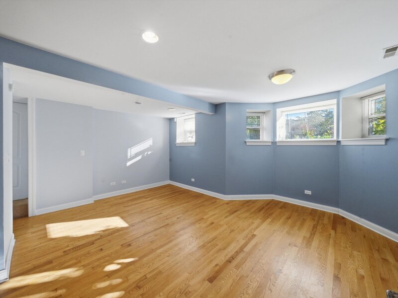 4440 N Dover Street Chicago IL 60640
