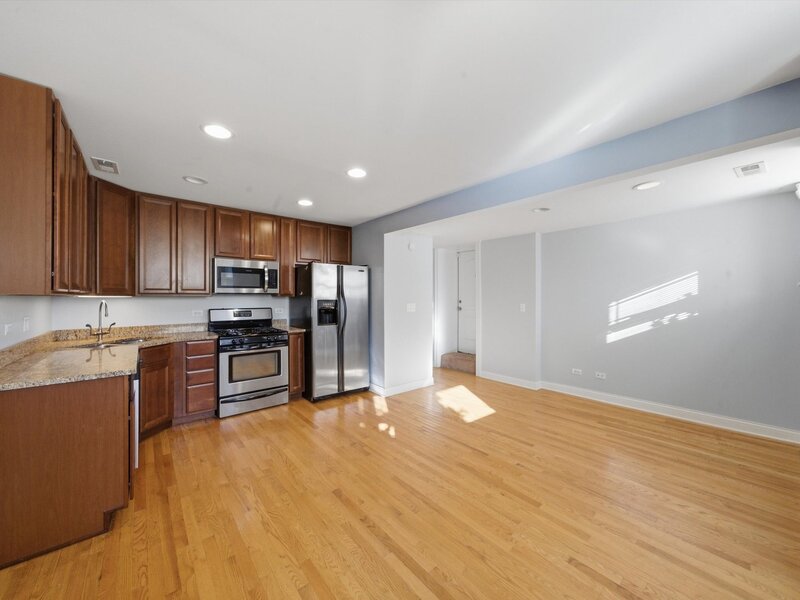 4440 N Dover Street Chicago IL 60640
