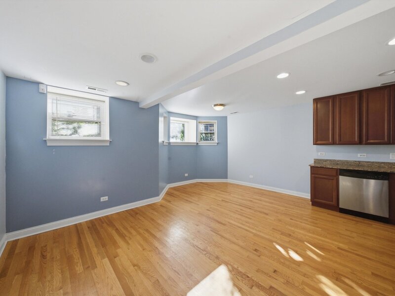 4440 N Dover Street Chicago IL 60640