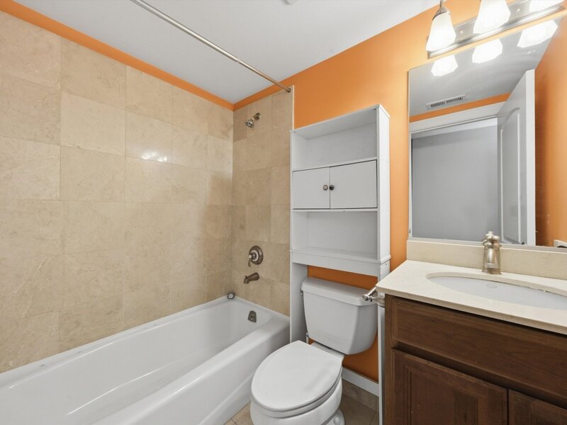 4440 N Dover Street Chicago IL 60640