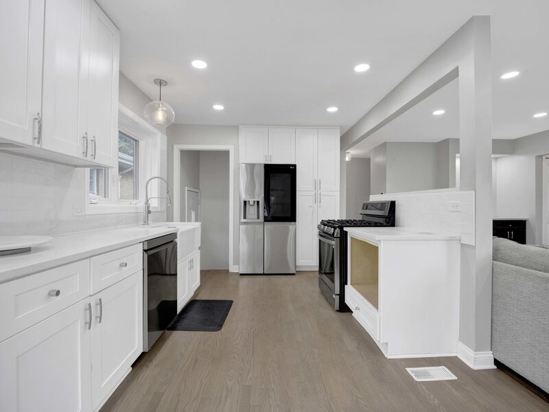 5730 S Oak Park Avenue Chicago IL 60638