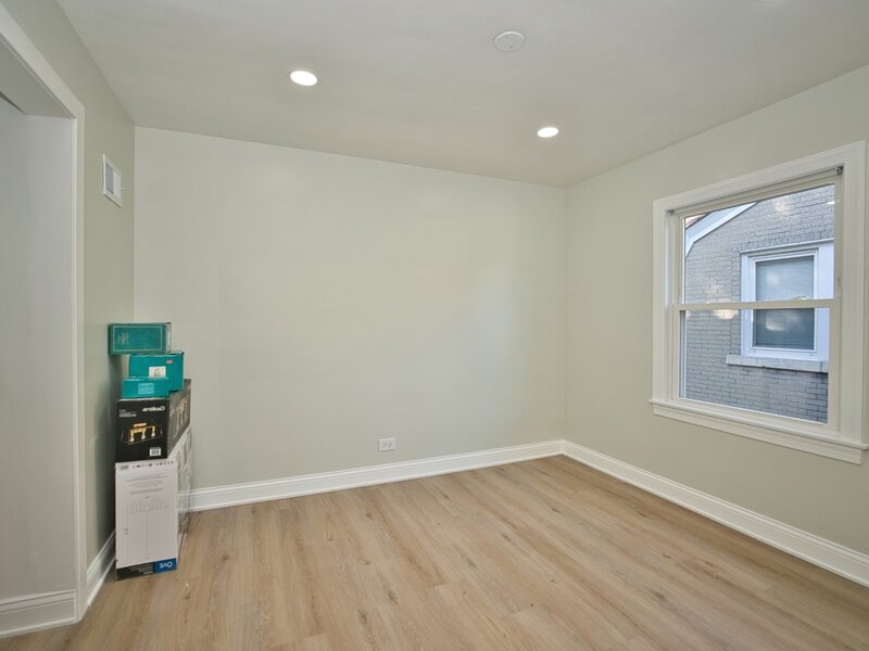 2830 W Summerdale Avenue Chicago IL 60625