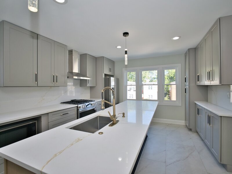 2830 W Summerdale Avenue Chicago IL 60625