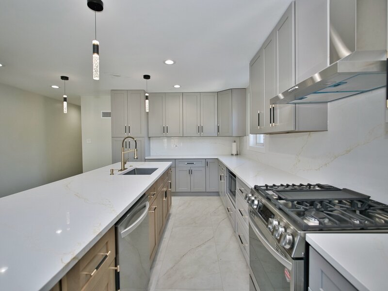 2830 W Summerdale Avenue Chicago IL 60625