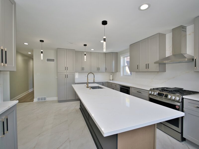 2830 W Summerdale Avenue Chicago IL 60625