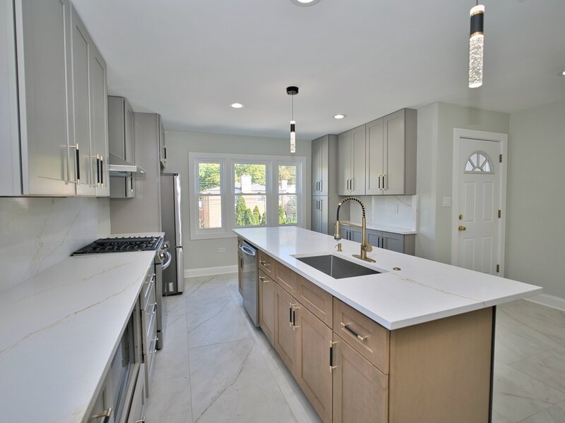 2830 W Summerdale Avenue Chicago IL 60625