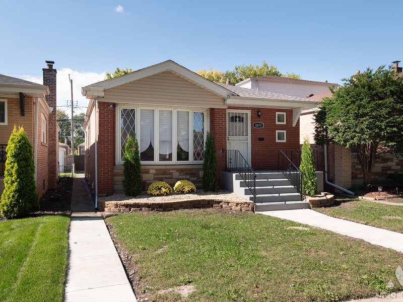 8810 S Euclid Avenue Chicago IL 60617