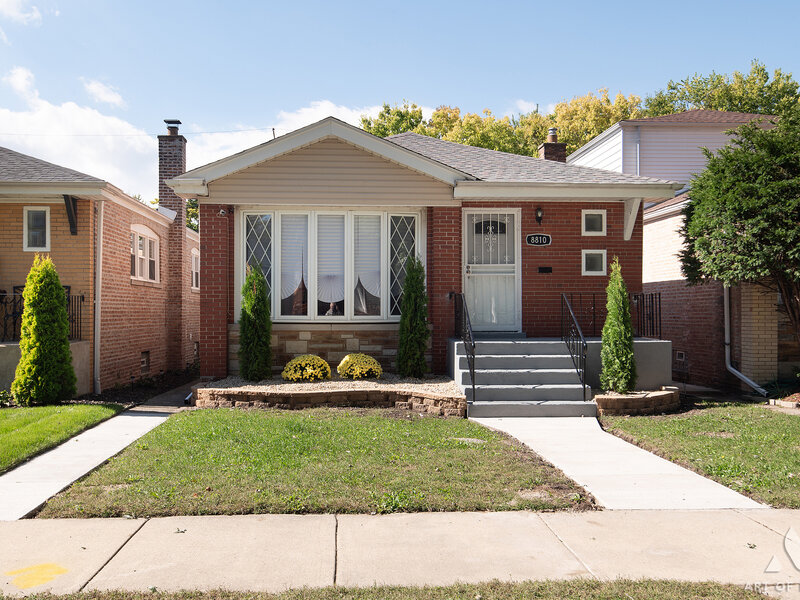 8810 S Euclid Avenue Chicago IL 60617