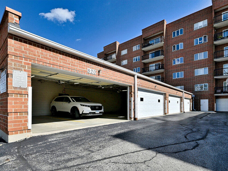 820 Graceland Avenue Des Plaines IL 60016