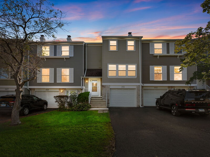 1931 Farnham Court Schaumburg IL 60194
