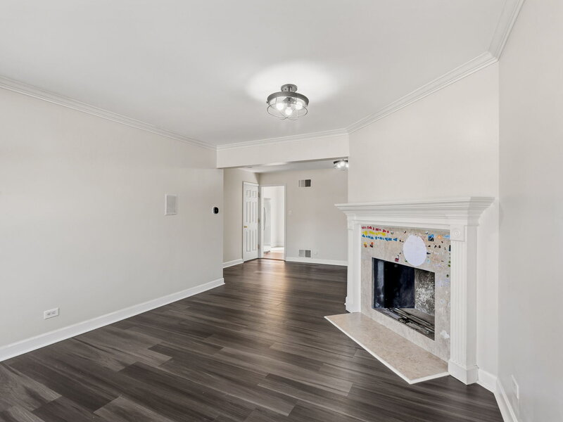 1931 Farnham Court Schaumburg IL 60194