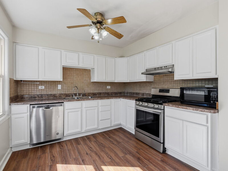 1931 Farnham Court Schaumburg IL 60194