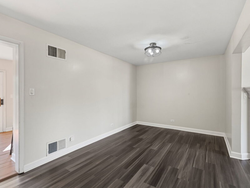1931 Farnham Court Schaumburg IL 60194