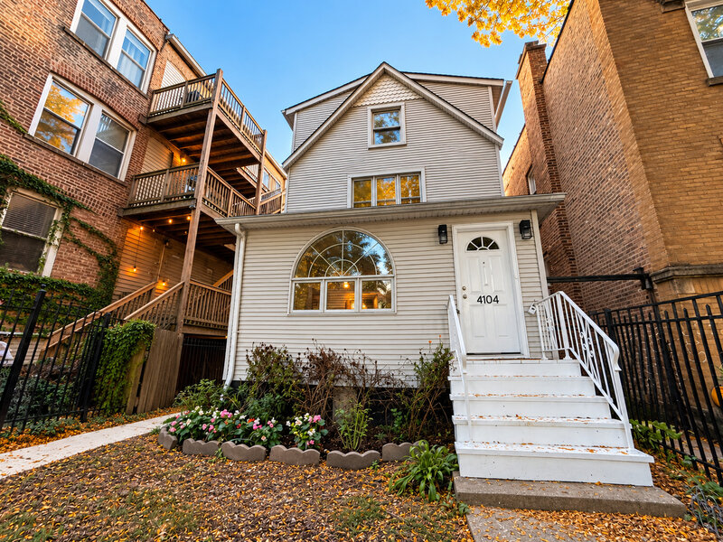 4104 N Richmond Street Chicago IL 60618