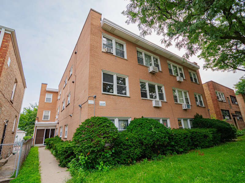 2724 W Berwyn Avenue Chicago IL 60625