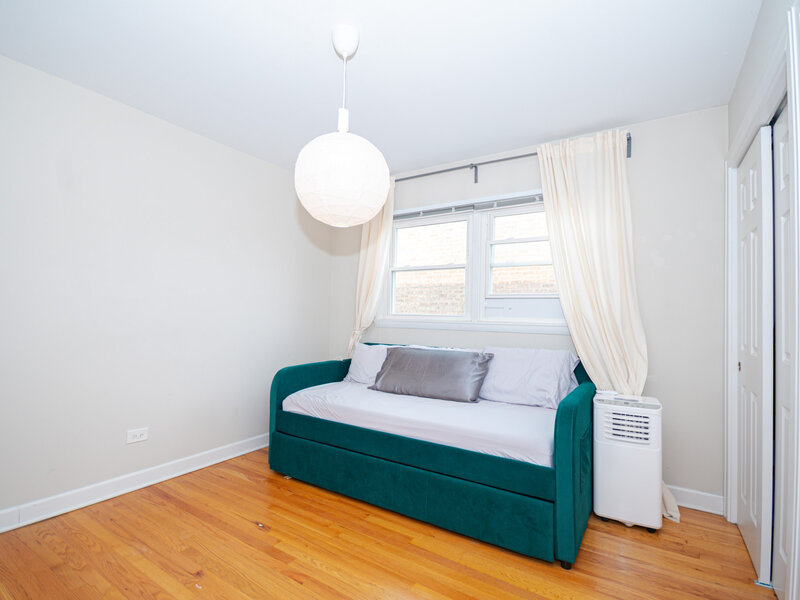 2724 W Berwyn Avenue Chicago IL 60625
