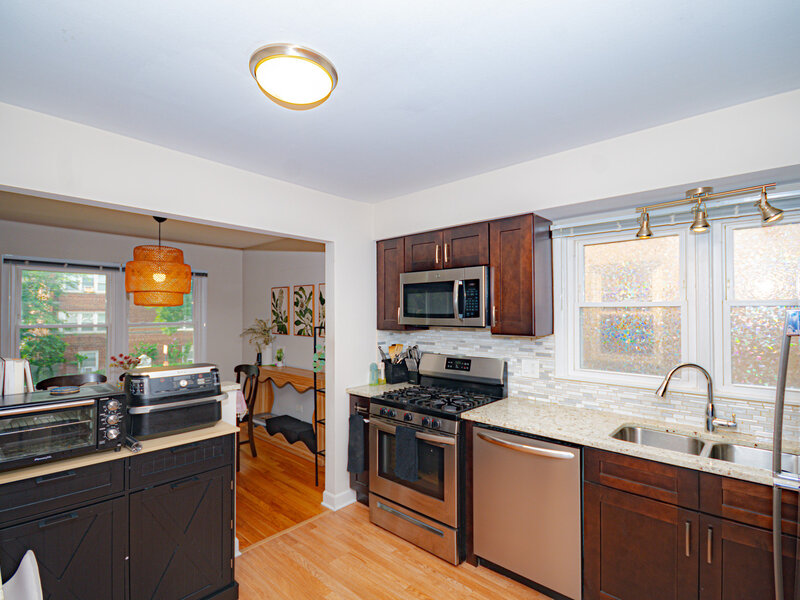 2724 W Berwyn Avenue Chicago IL 60625