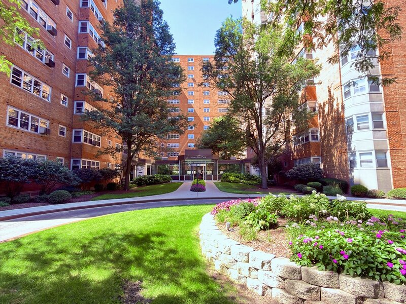 4960 N Marine Drive Chicago IL 60640