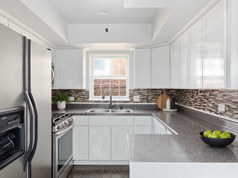 139 W 83rd Street Chicago IL 60620