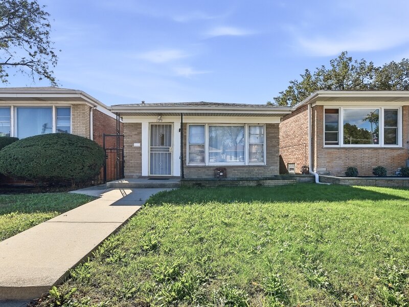 139 W 83rd Street Chicago IL 60620