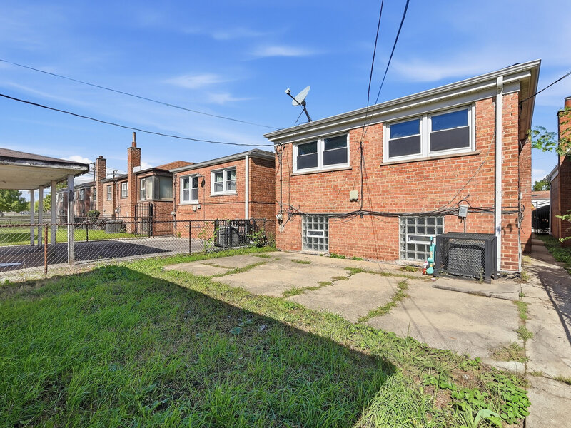 139 W 83rd Street Chicago IL 60620