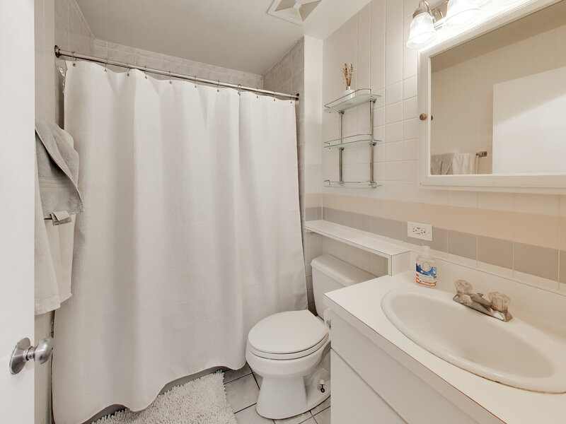 3323 N Paulina Street Chicago IL 60657
