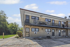 Photo of 44 King Arthur Court Northlake IL 60164 Unit 7