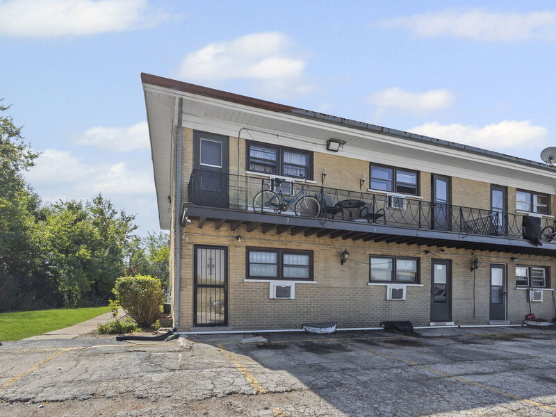 44 King Arthur Court Northlake IL 60164