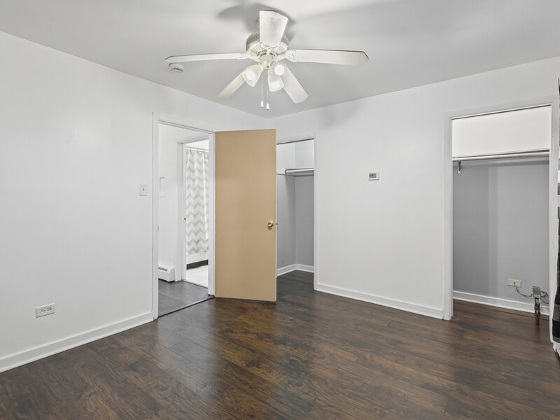 44 King Arthur Court Northlake IL 60164