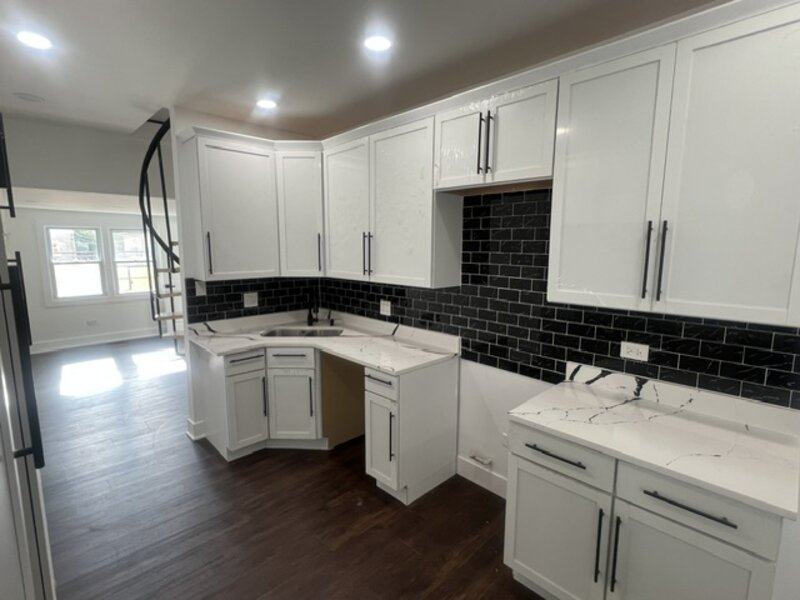 8423 S Carpenter Street Chicago IL 60620