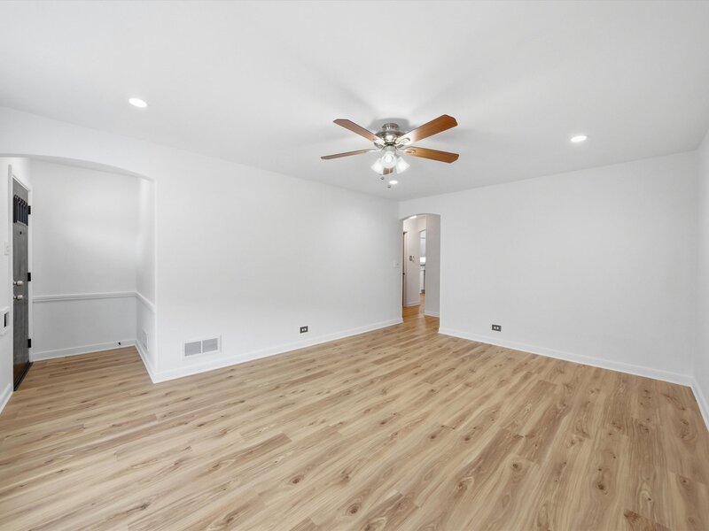 8846 S Dorchester Avenue Chicago IL 60619