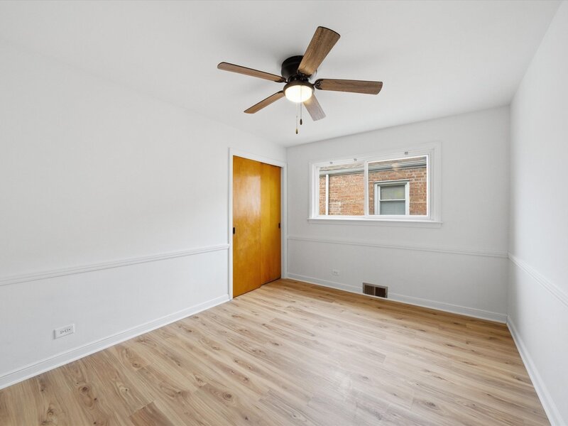 8846 S Dorchester Avenue Chicago IL 60619