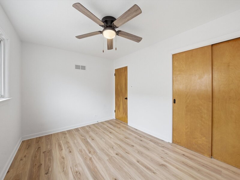 8846 S Dorchester Avenue Chicago IL 60619