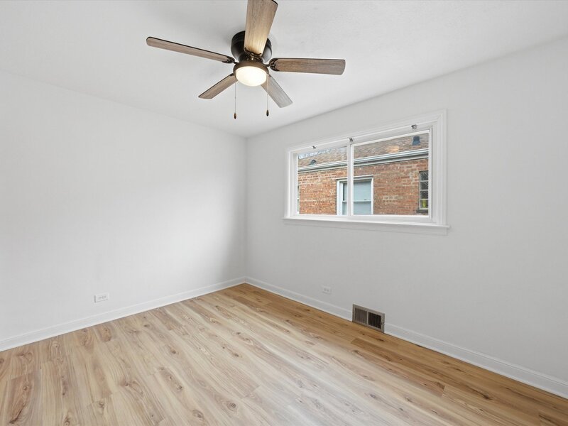 8846 S Dorchester Avenue Chicago IL 60619