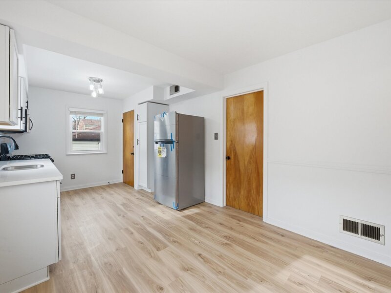 8846 S Dorchester Avenue Chicago IL 60619