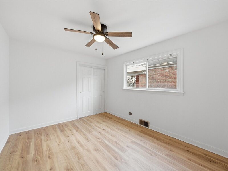 8846 S Dorchester Avenue Chicago IL 60619