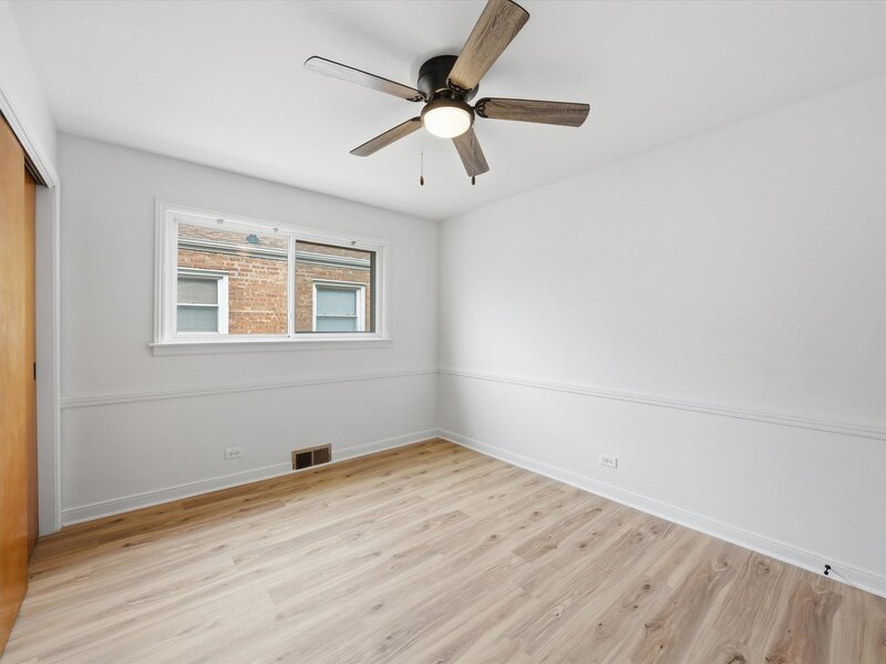 8846 S Dorchester Avenue Chicago IL 60619