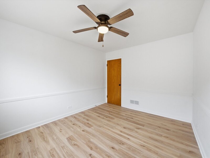 8846 S Dorchester Avenue Chicago IL 60619