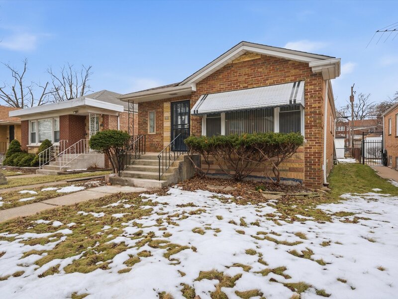 8846 S Dorchester Avenue Chicago IL 60619