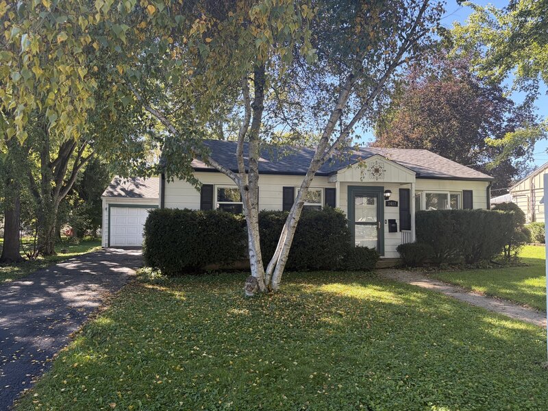 1417 Walnut Drive Woodstock IL 60098